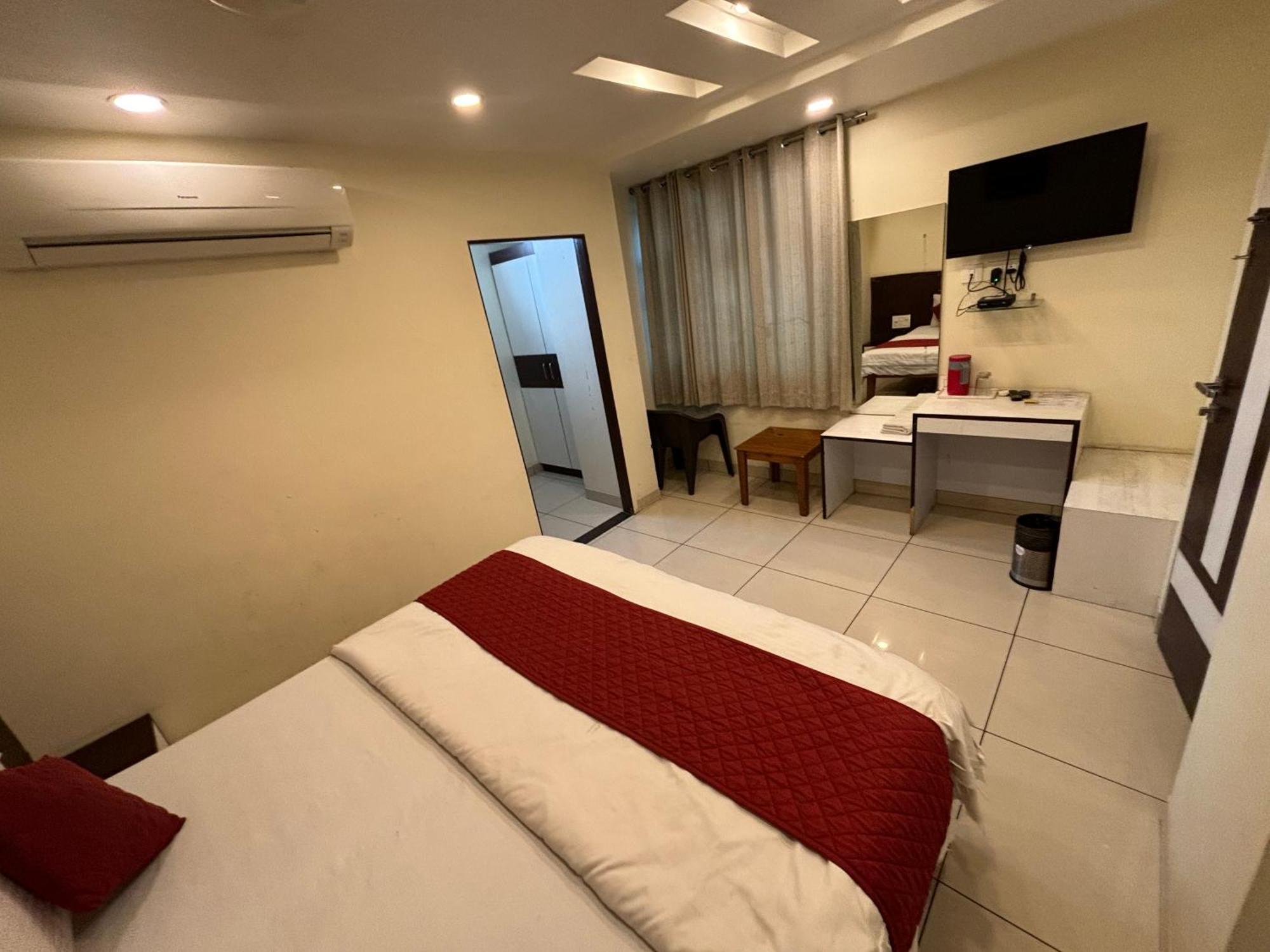 Hotel Rashika Palace Τζαϊπούρ Εξωτερικό φωτογραφία